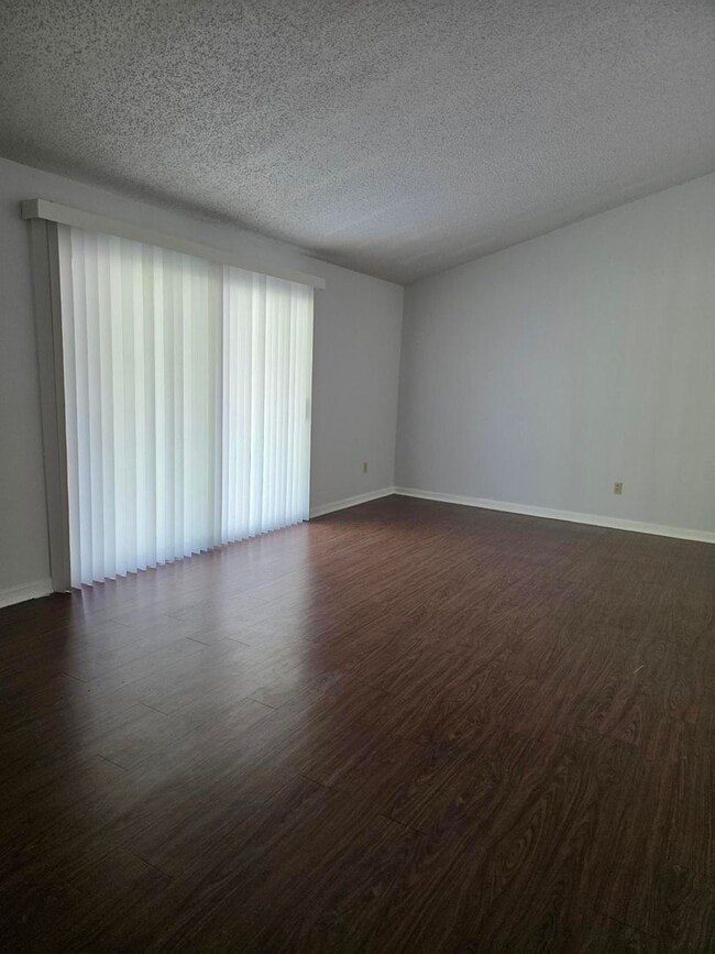 Foto del edificio - 2-Bedroom, 1-Bath