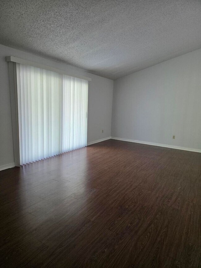 Foto del edificio - 2-Bedroom, 1-Bath