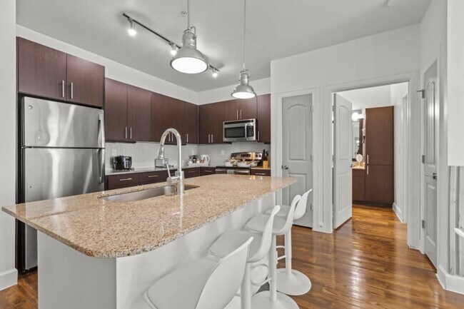 Foto del edificio - 5250 Town and Country Blvd