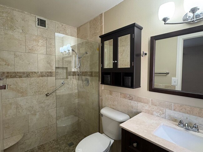 Building Photo - Golf course lot Sun City home