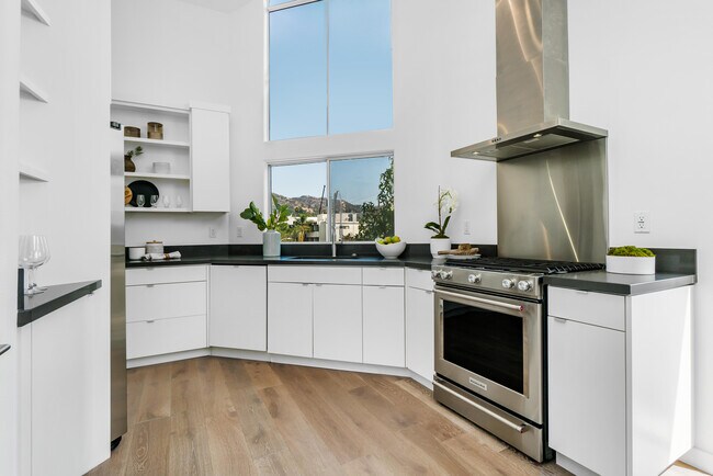 Building Photo - 1351 N Curson Ave