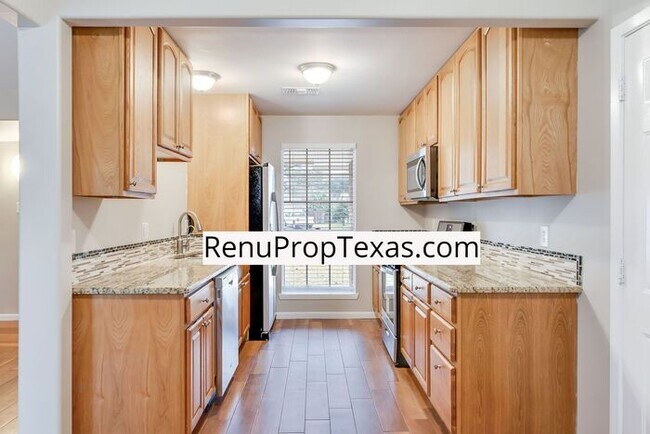 Building Photo - Now Available 3 bedroom 2 baths