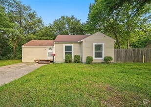 Building Photo - 1003 Pecan Ave