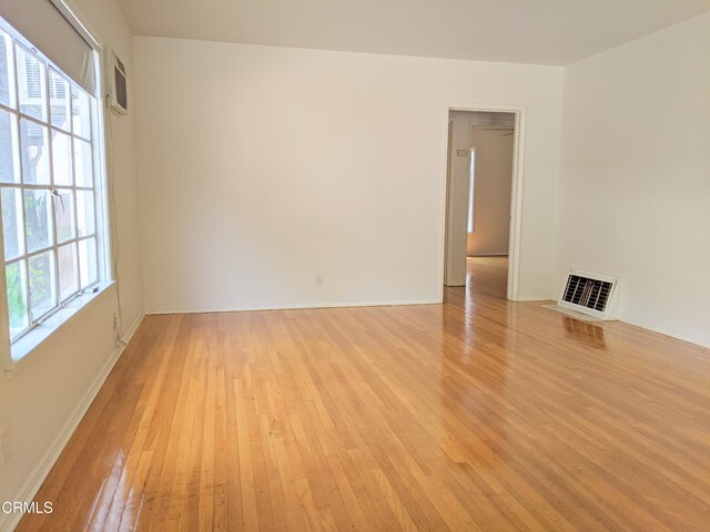 Building Photo - 1066 E Woodbury Rd