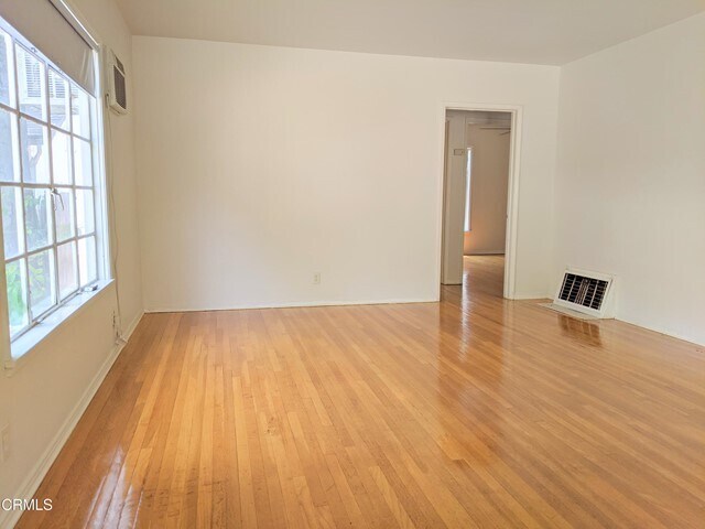 Foto del edificio - 1066 E Woodbury Rd