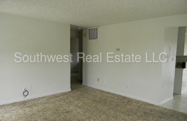 Building Photo - 132 Skyline Dr