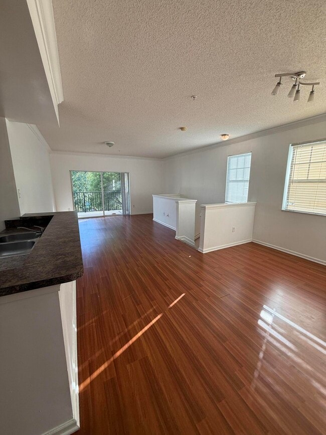 Building Photo - 5800 W Sample Rd