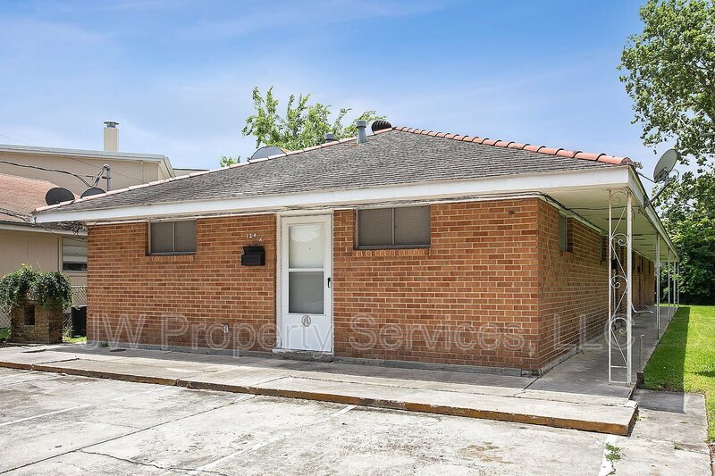 124 Lake Ave Unit A, Metairie, LA 70005 Condo for Rent in Metairie, LA