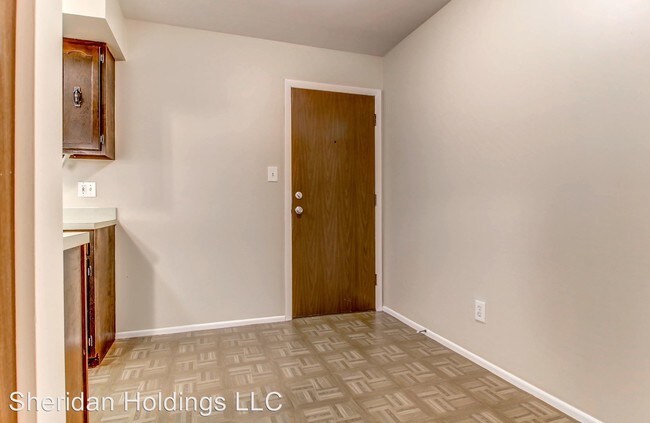 Building Photo - 210 W 35th Ave