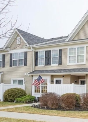 Building Photo - 2503 Lexington Mews