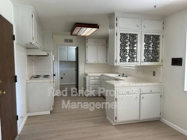 Foto del edificio - 526 W Donna Dr