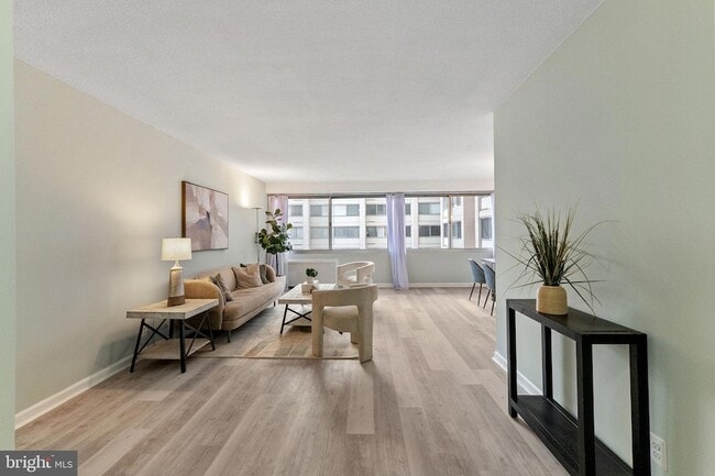 Photo - 4515 Willard Ave Apartment