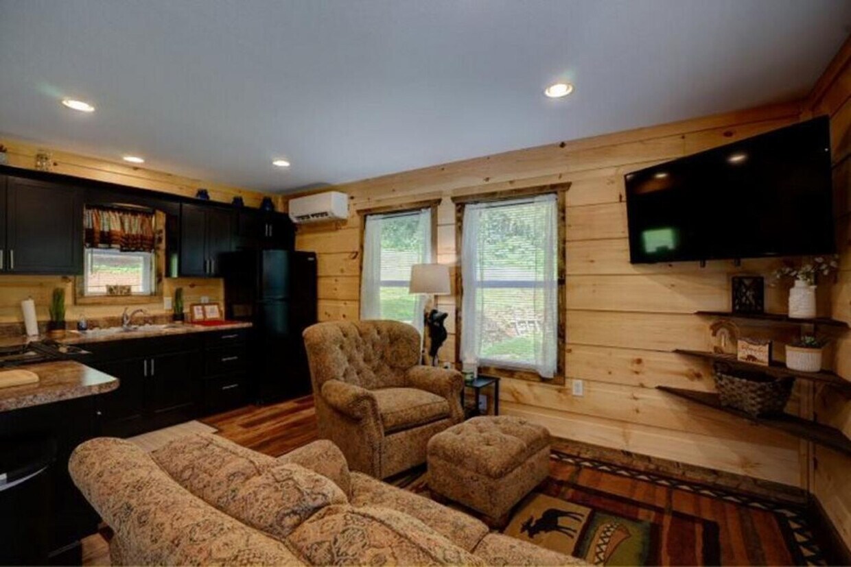 Foto principal - 642 Gladdens Creek Rd