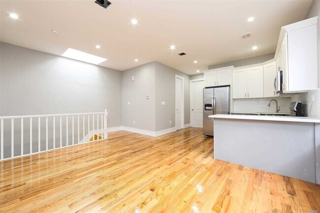 Foto del edificio - 699 Essex St