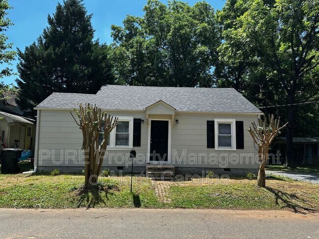 Building Photo - 603 Robbins St