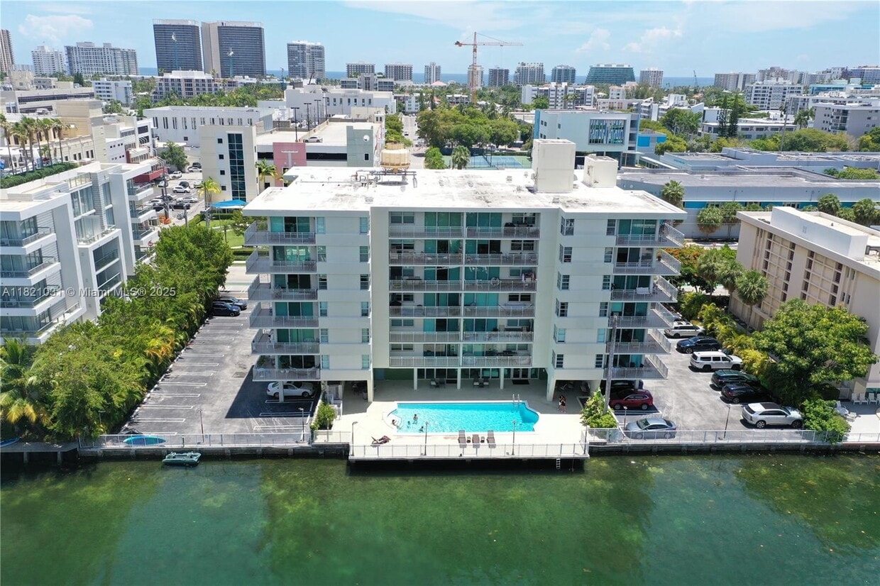 Primary Photo - 9500 W Bay Harbor Dr