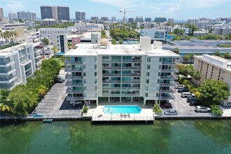 Building Photo - 9500 W Bay Harbor Dr