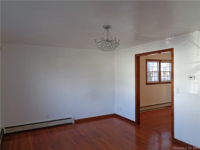 Building Photo - 27 Clover Hill Ave