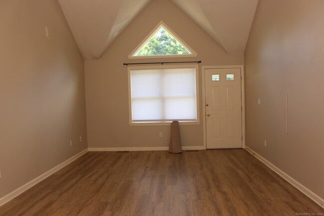 Building Photo - 304 Brainard Rd