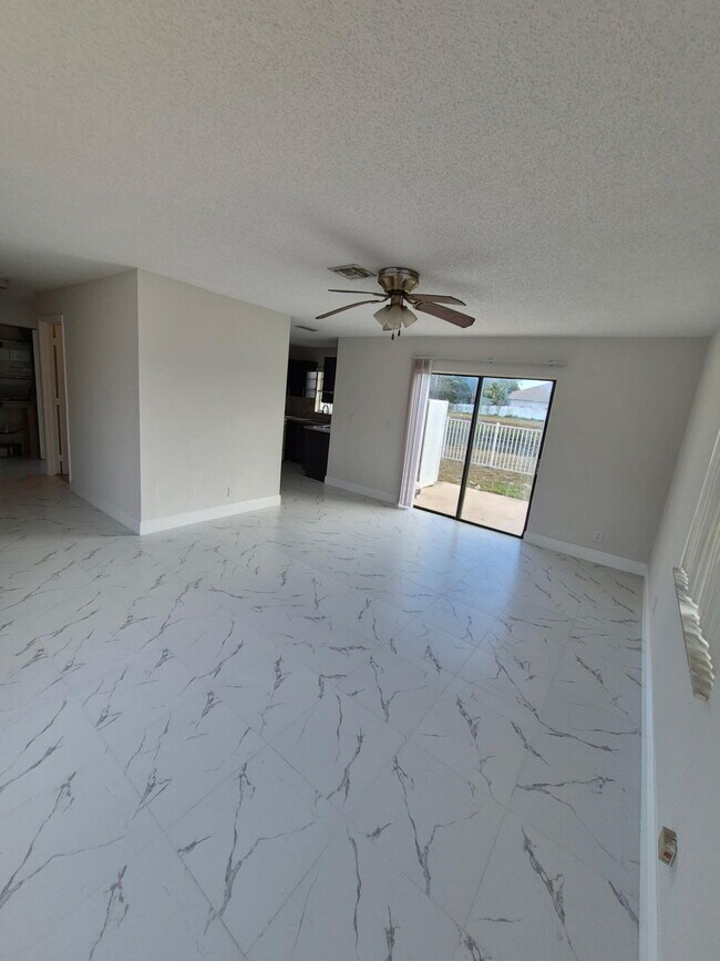 Foto del edificio - 3198 49th Ln S