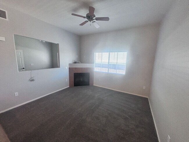 Foto del edificio - 2 Bed + Den/ 2 Bath 2nd floor condo in Gat...