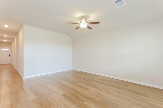 Foto del edificio - 1018 Round Bale Rd