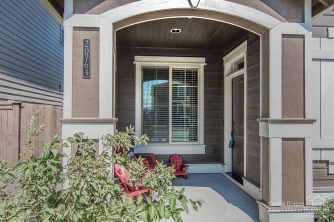 Foto del edificio - NE 3 Bdrm, 2.5 Bath 1450 sq ft House w/AC and Gas Heat,  All Appliances, Dbl Garage