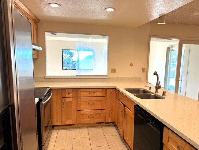 Building Photo - Get 2 weeks free rent on this stunning 4-b...