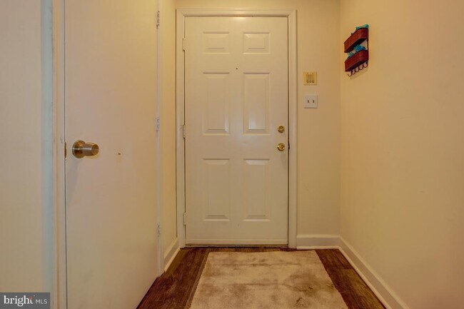 Building Photo - 3301 Sir Thomas Dr