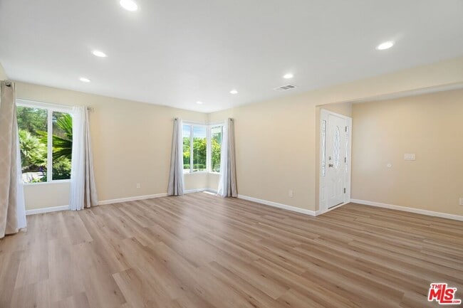 Building Photo - 327 Bradbury Rd