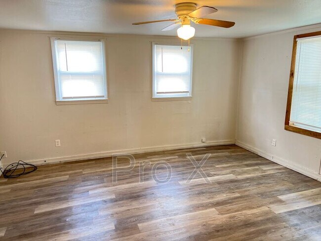 Building Photo - 401 N Olive St