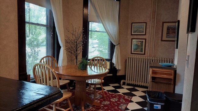 Foto del edificio - 334 E Mulberry St