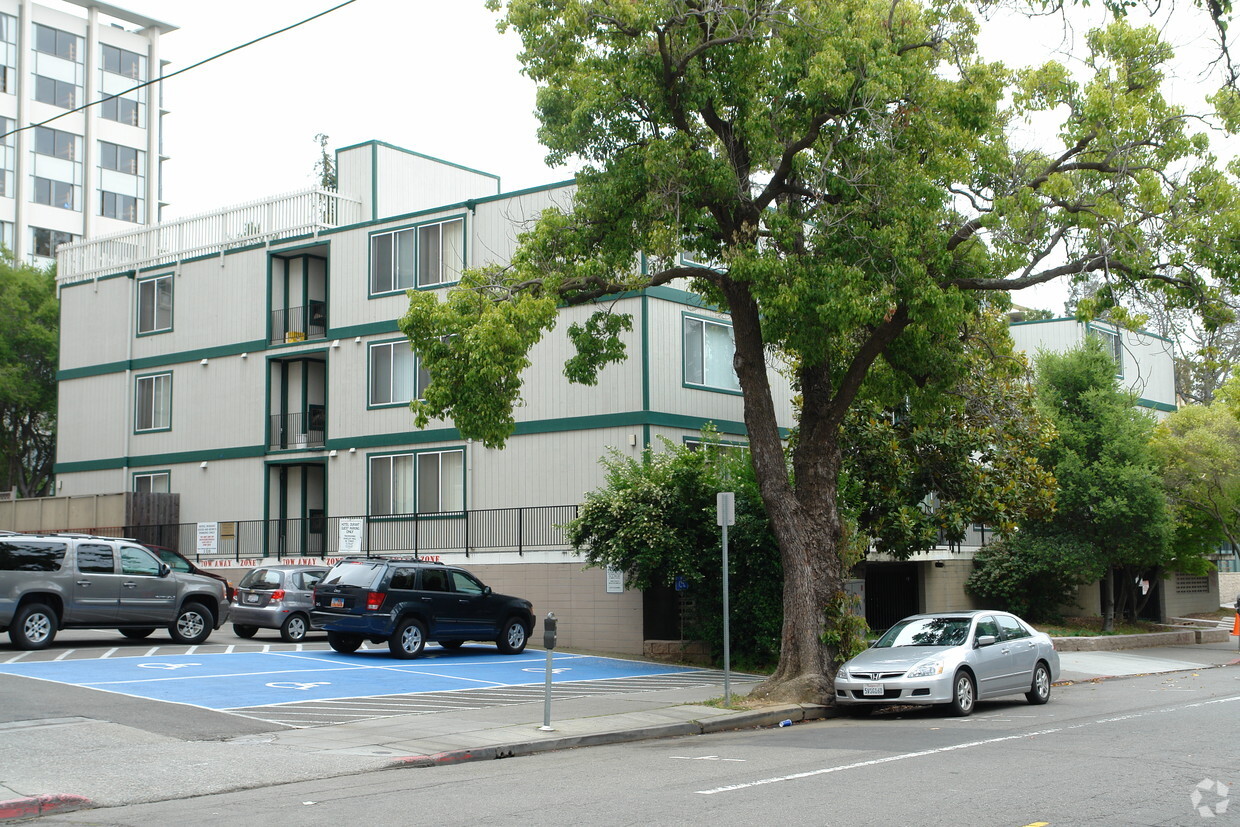 Primary Photo - Royston Apartments