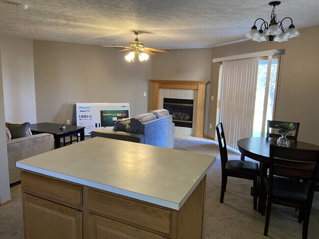 Foto del edificio - 540 Lakeside Dr