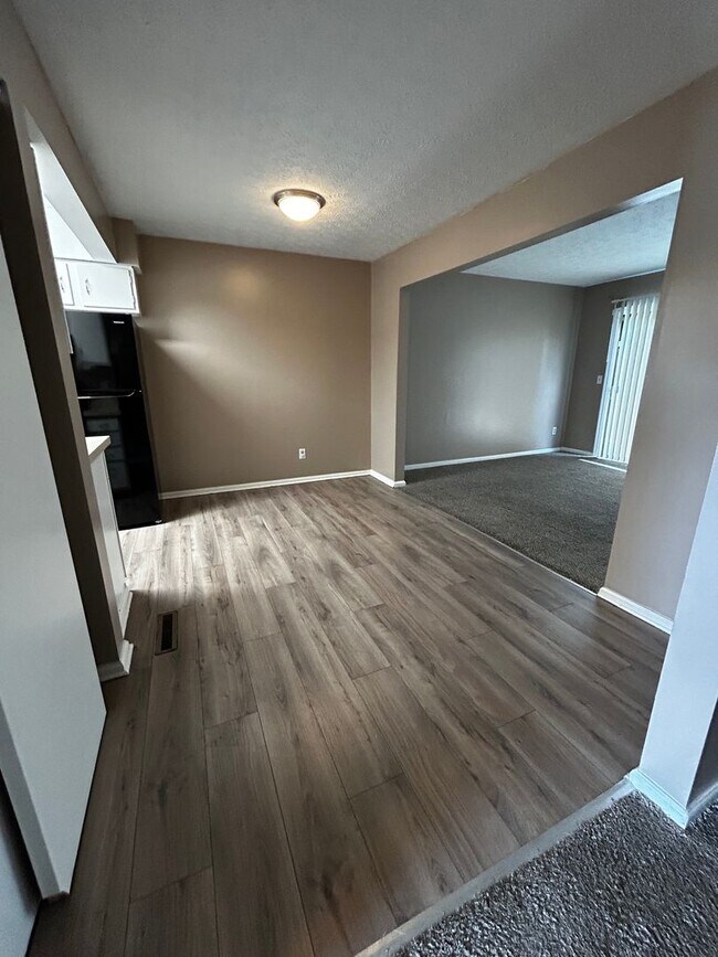 Building Photo - 5953-55 Rock Glen Ct