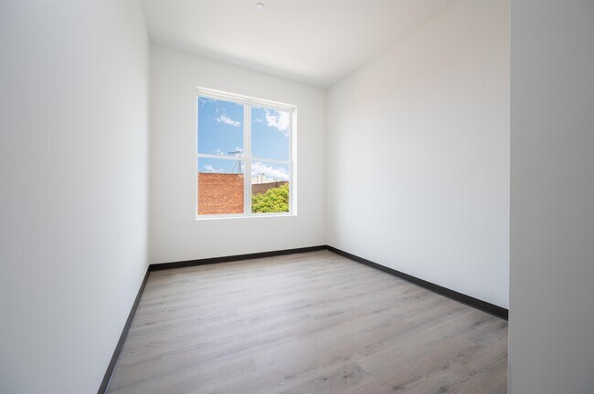 Building Photo - 857 Bergen Ave