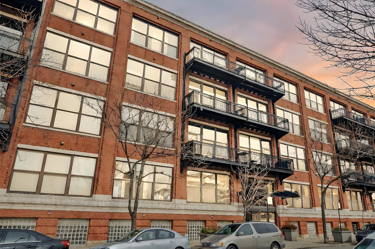 Primary Photo - 1040 W Adams St