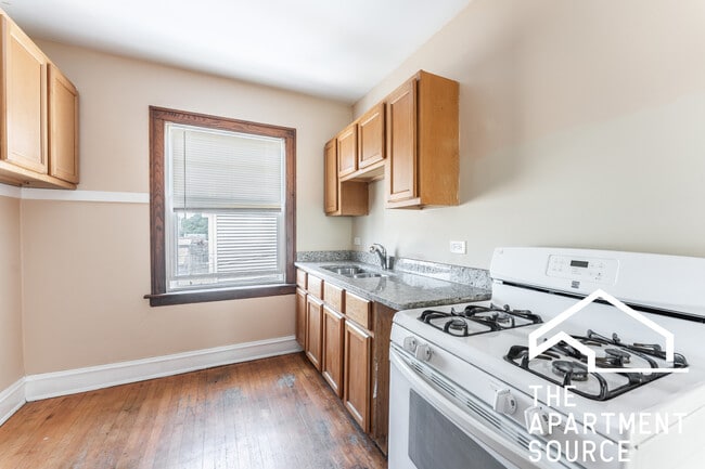 Building Photo - 2620 N Kildare Ave