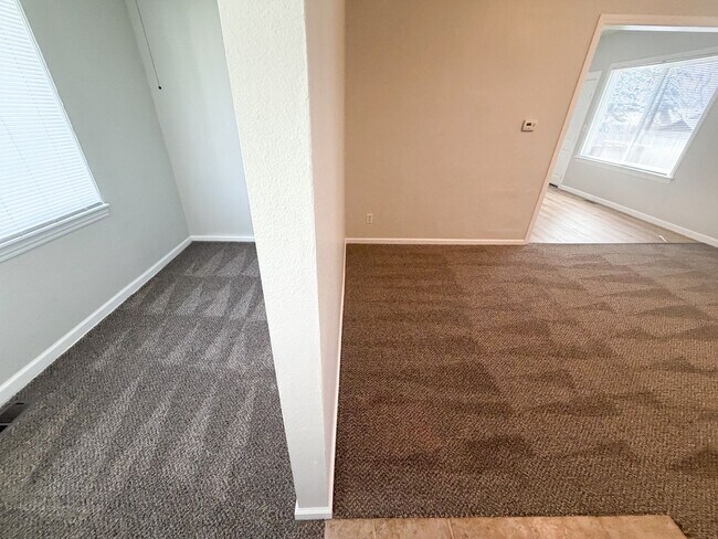 Foto del edificio - 2 BED, 1 BATH HOUSE