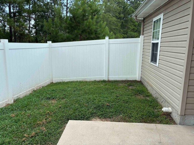 Building Photo - 9565 Sullivan Dr