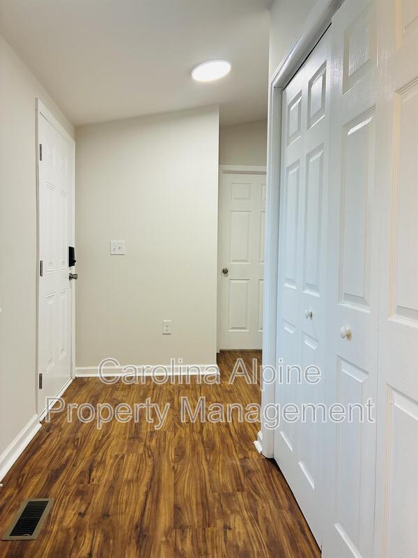 Building Photo - 506 Clegg St