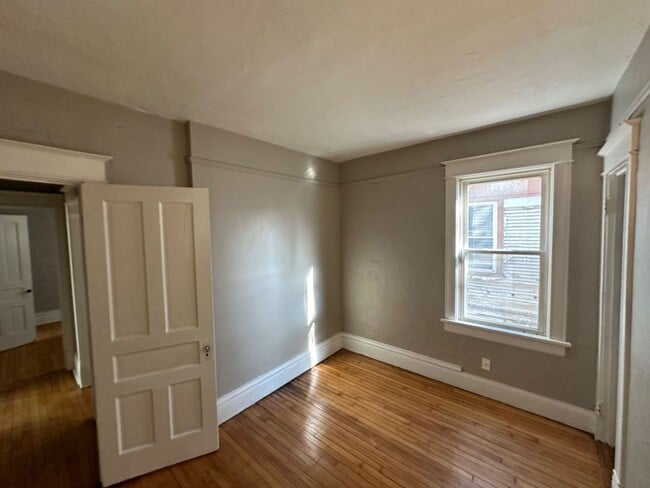 Building Photo - 633-635 W Clarke St. - Duplex