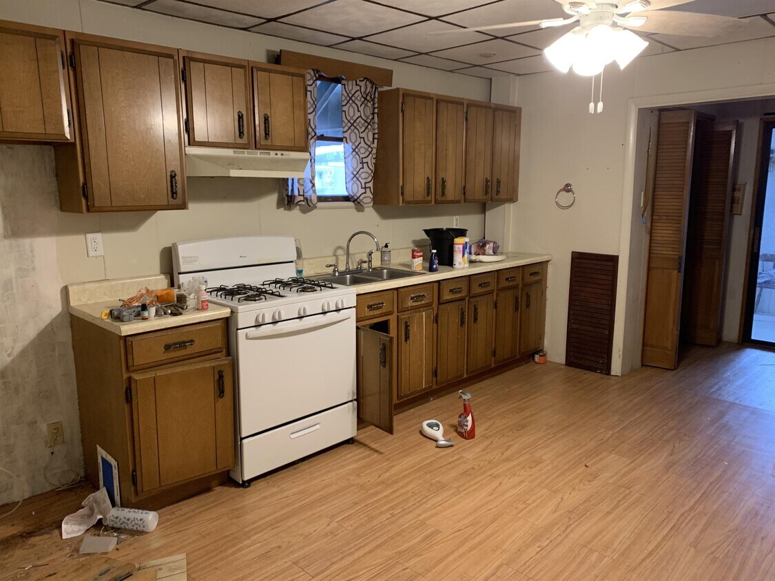 643 E 4th St, Mount Carmel, PA 17851 House Rental in Mount Carmel, PA