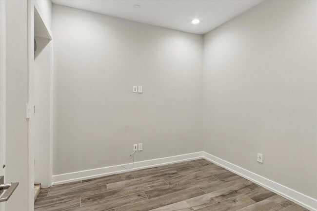 Building Photo - 3834 Baring St
