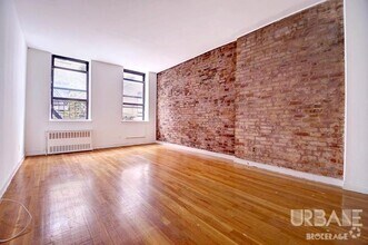 Building Photo - 35 Grove St