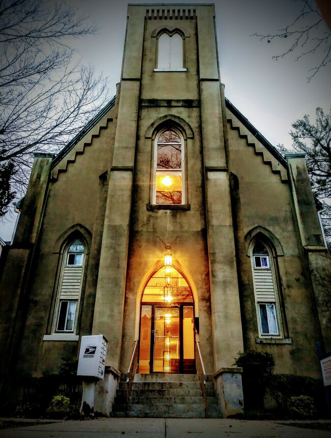 Building Photo - 14 S Bradford St