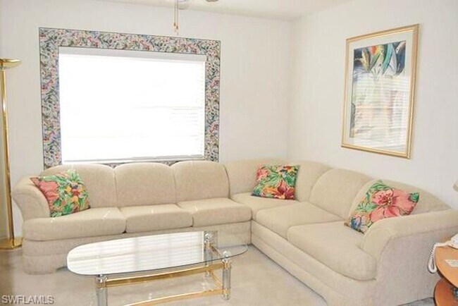 Building Photo - Bright and airy in beautiful gated communi...