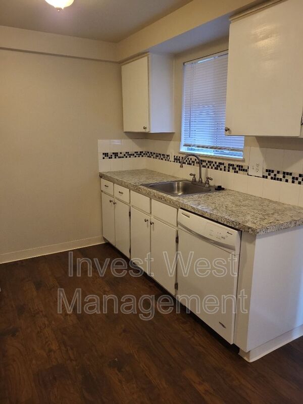 Foto del edificio - 2815 E 19th St