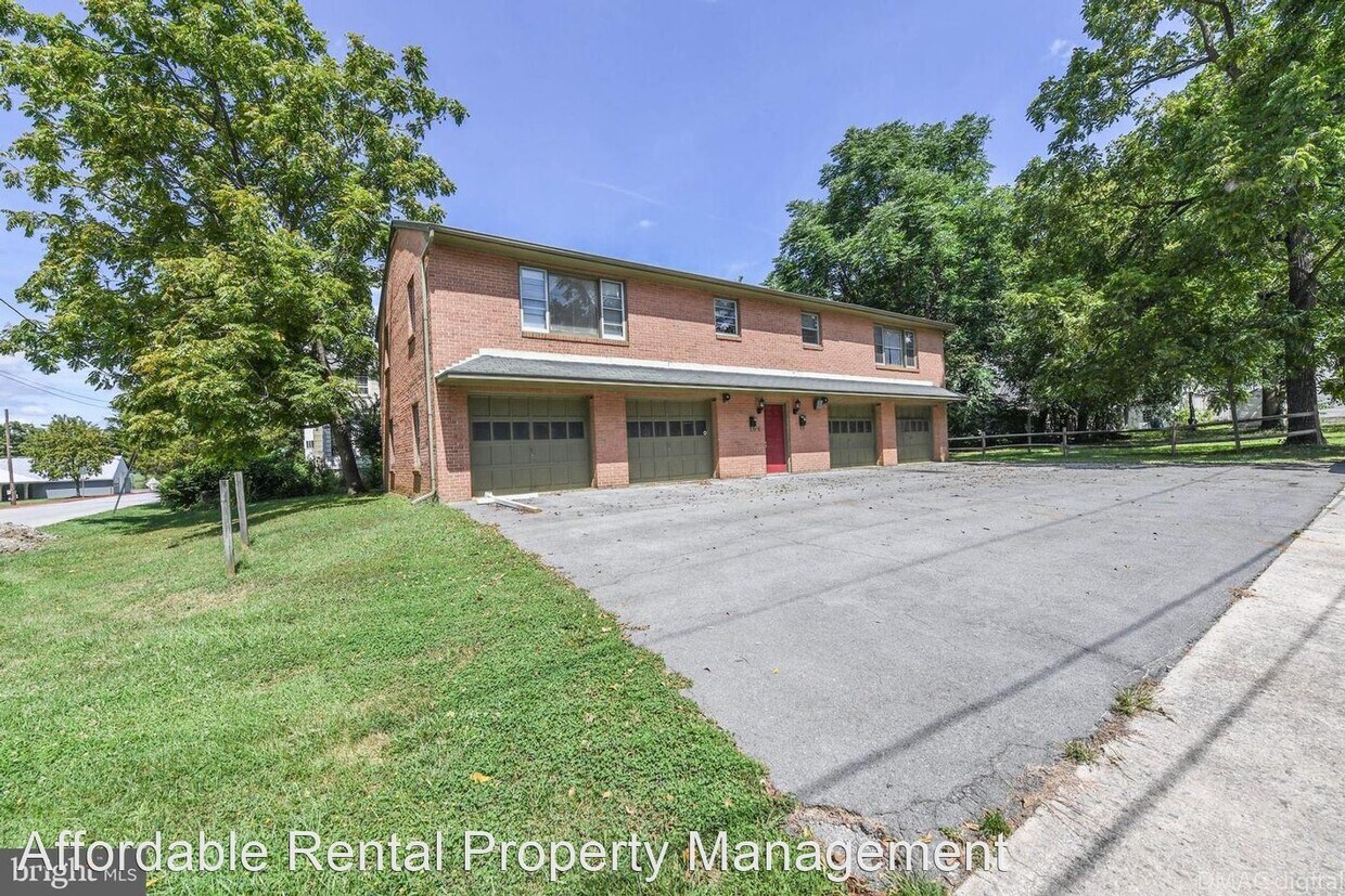 10 Boone Pl, Boonsboro, MD 21713 House Rental in Boonsboro, MD