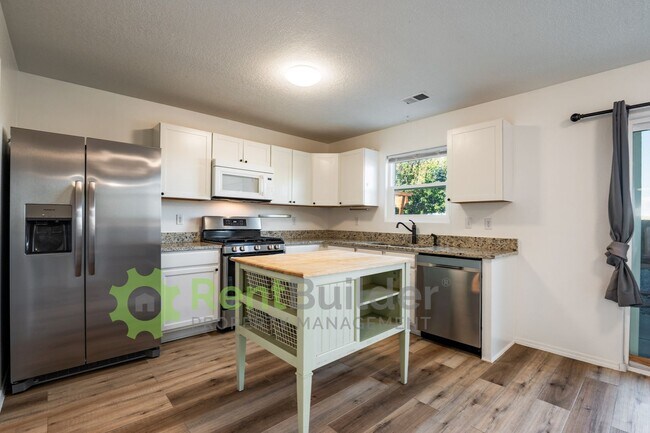 Foto del edificio - CALL US TODAY AT (505) 808-6467 TO SCHEDUL...